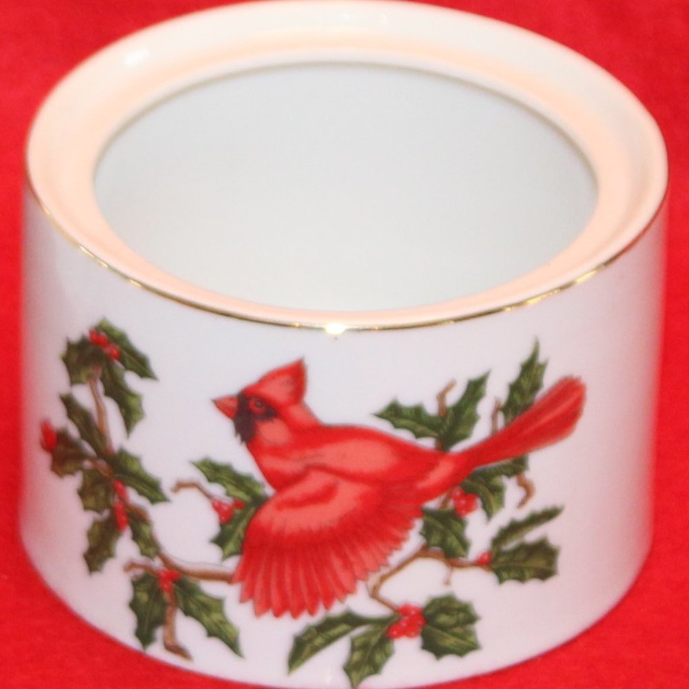 **LAST CHANCE** Cardinal Holly Berry Covered Candy Dish - Picture 3 of 5